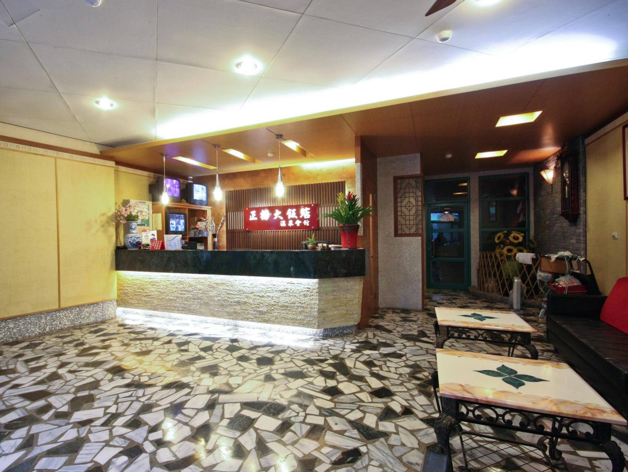 Jenq Yang Hotspring Hotel Ren'ai Esterno foto