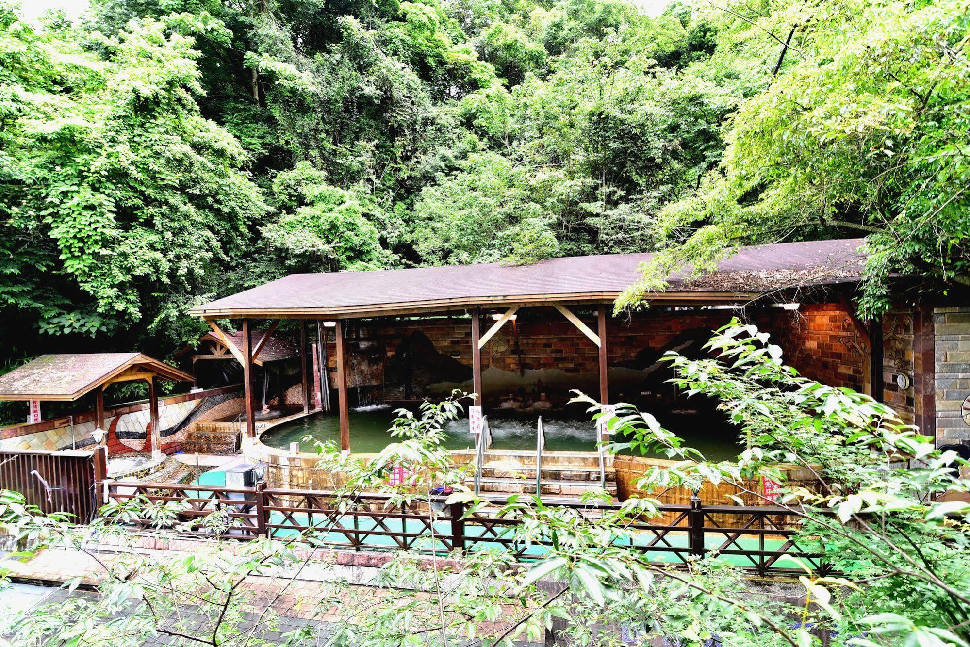 Jenq Yang Hotspring Hotel Ren'ai Esterno foto